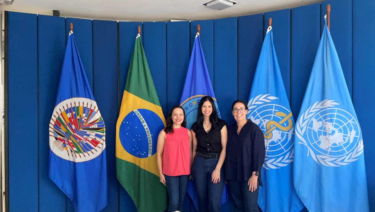 As servidoras do LabZoo/DVZ na sede de representação da Organização Panamericana da Saúde-OPAS/OMS em Brasília