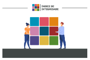 A imagem mostra uma arte com fundo cinza-claro e uma base escura. No centro, duas pessoas, um homem e uma mulher, seguram e observam nove grandes quadrados coloridos dispostos em uma grade 3x3. As cores dos quadrados são variadas, incluindo azul-claro, rosa, laranja, lilás, verde-azulado, amarelo, roxo, vermelho e verde-escuro.  No topo da imagem, está o título 