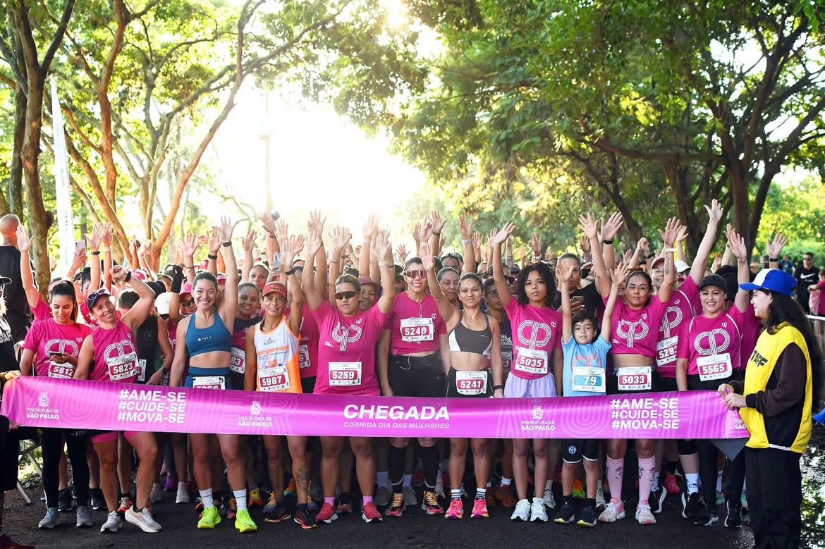 Na imagem, estão presentes mulheres no Circuito Popular de Rua.