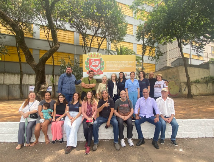 Registro das pessoas presentes na assinatura do início das obras da Praça Camila Taliberti, em 2024. Crédito: Tâmara Santos/Subprefeitura Mooca