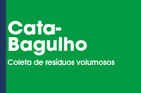 A imagem é um banner retangular com um fundo predominantemente verde escuro.  No lado esquerdo do banner, há uma fina faixa vertical em azul marinho.  No canto superior esquerdo, a expressão 