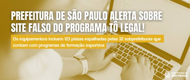 A imagem informativa da Prefeitura de São Paulo apresenta uma fotografia com filtro amarelado (duotone) que mostra as mãos de uma pessoa utilizando um notebook, com foco no teclado e em um relógio inteligente no pulso. Na parte superior, em letras brancas e maiúsculas, destaca-se o título: 